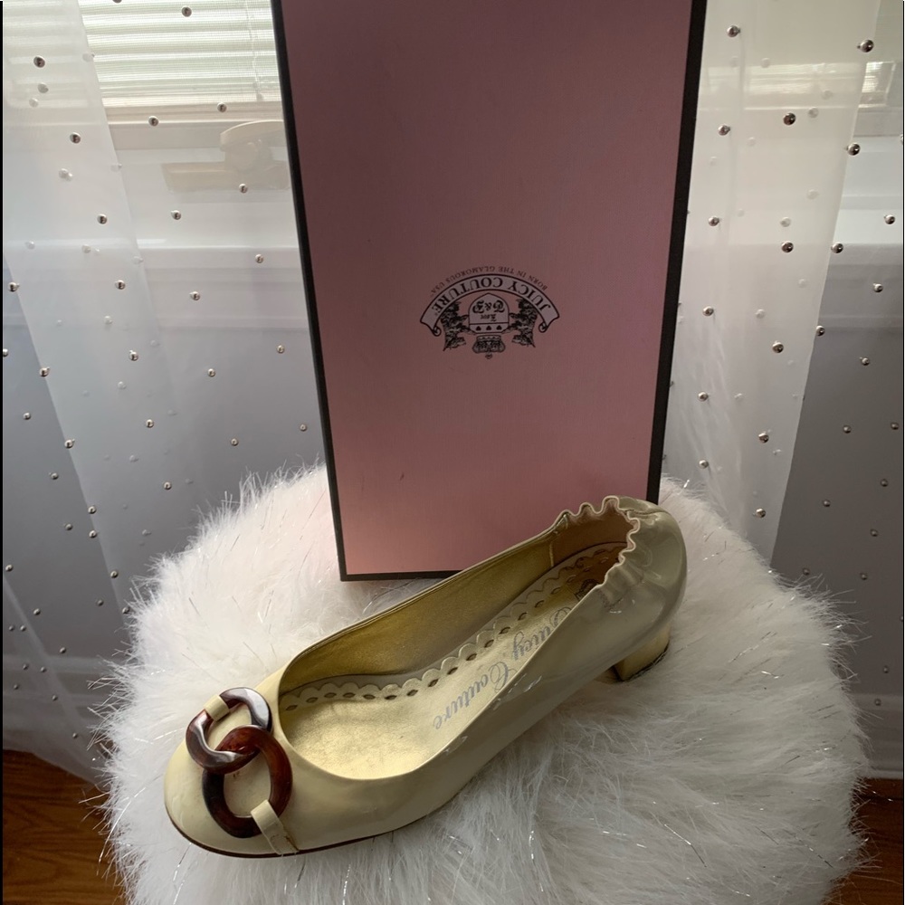 Juicy couture beige shoe